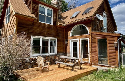 Emigrant House | Relaxing and Private Base to Explore Yellowstone National Park and SW Montana.