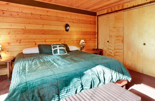 Sugarloaf Cabin | Relaxing and Serene Forested Family Retreat with Private Hot Tub