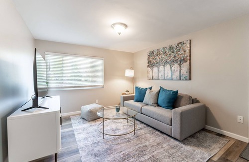 Gahanna Apartment | Relaxing apartment in an ideal location!