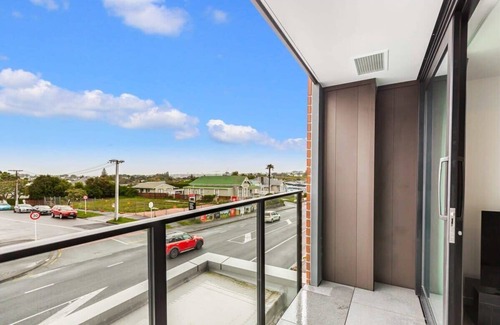 Mount Eden Apartment | Relaxing Apt. Steps from Eden Park | Zodiak Stays