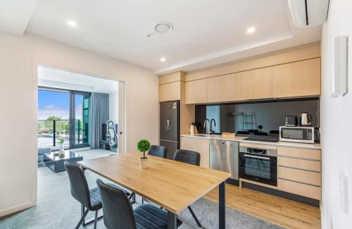 Mount Eden Apartment | Relaxing Apt Steps from Eden Park Zodiak Stays