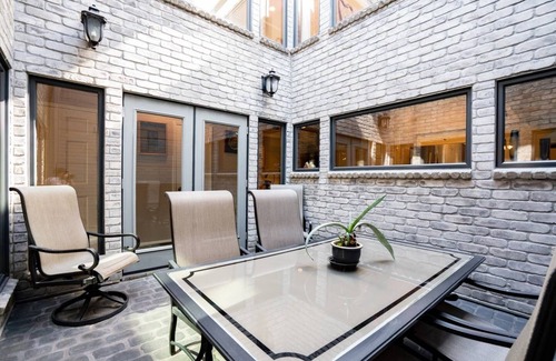 River Oaks House | Relaxing Asian Courtyard House @ Prime Spot in River Oaks