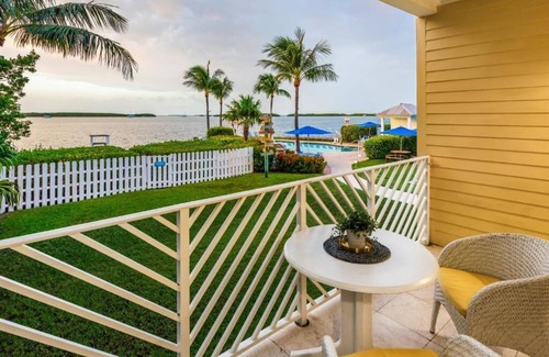 Islamorada Villa | Relaxing Bay Front Villa Ideal For Romantic Couple Beach Getaway | Free Park
