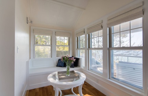 Oak Bluffs House | Relaxing Beach Front Home