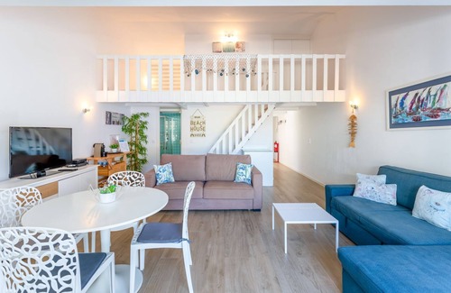Alfa-Mar House | Relaxing Beach House in Alfamar by LovelyStay