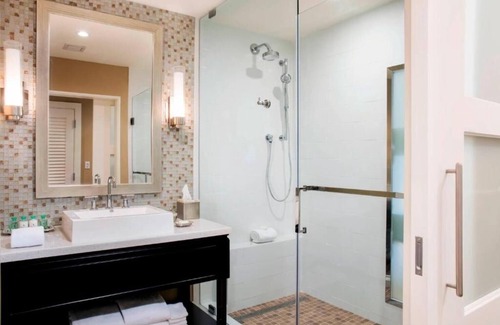 Rock Harbor Hotel | Relaxing Beach Retreat! Cozy Queen Stay w/Spa, & Outdoor Pool! Near Marina!