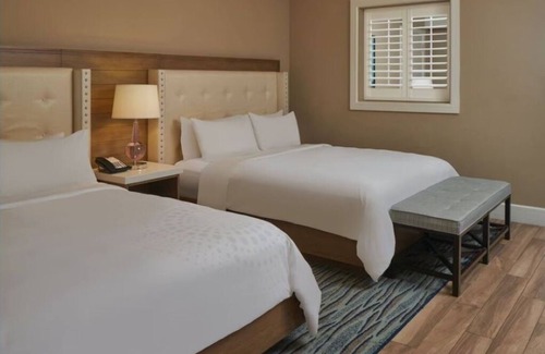 Rock Harbor Hotel | Relaxing Beach Retreat! Cozy Queen Stay w/Spa, & Outdoor Pool! Near Marina!