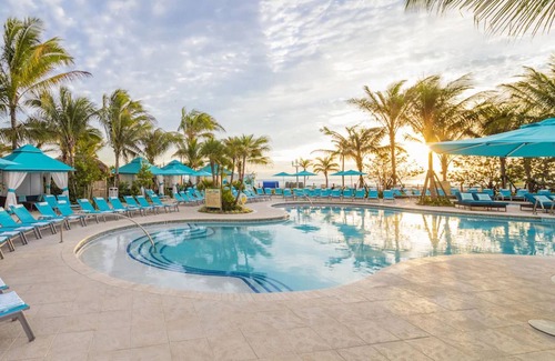 Hollywood Hotel | Relaxing Beachside Escape with Outdoor Pool - Close to Oceanwalk Mall