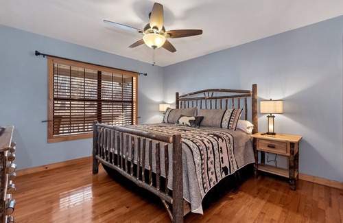 Young Harris Cabin | Relaxing Cabin-Fireplace-Hot Tub-Game Room