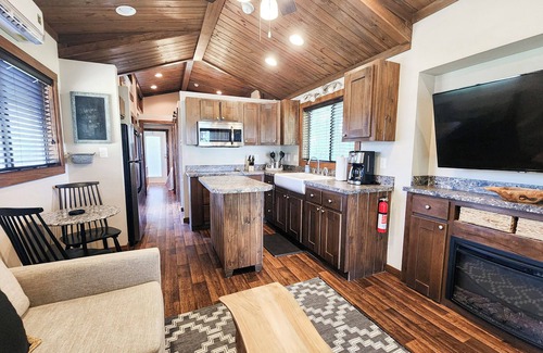 Staples Cabin | Relaxing Cabin near the San Marcos River!