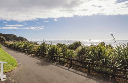 New Plymouth Apartment | Relaxing Central and Seaview Holiday