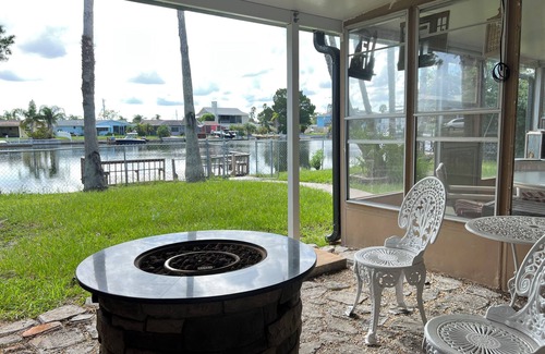 Sea Ranch On The Gulf House | Relaxing Channel home. Minutes to Antiques, Mermaids, Eateries, Marina, Beaches!