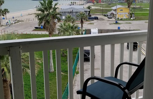 North Beach Condo | Relaxing Condo by the Beach 4 minutes from beach!