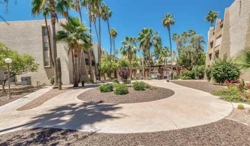 South Scottsdale Apartment | Relaxing Condo with Parking - Minutes to Old Town!