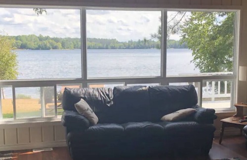 Madawaska Valley Cottage | Relaxing cottage with breathtaking Waterfront
