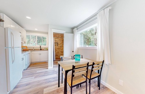 Clinton Cottage | Relaxing cottage with fishing gear, fireplace, gas grill, patio, & kitchenette