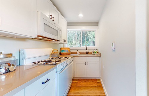 Clinton Cottage | Relaxing cottage with fishing gear, fireplace, gas grill, patio, & kitchenette