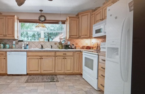 Arlington House | Relaxing country chateau estate. Minutes from airport, beach and downtown