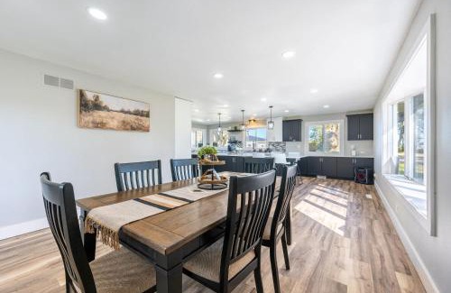 Rockford House | Relaxing Country-view Home Near Golf & Casino