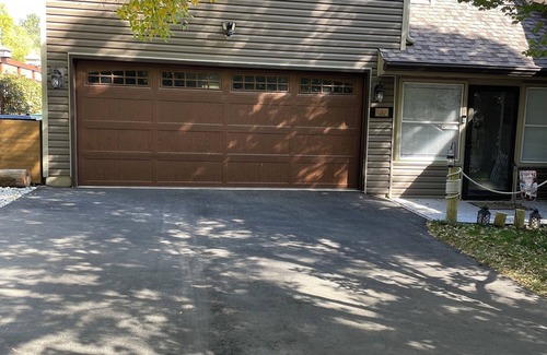 Delavan House | Relaxing Delavan home across street from lake sleeps 10, 4 bedrm.Dogs welcome!