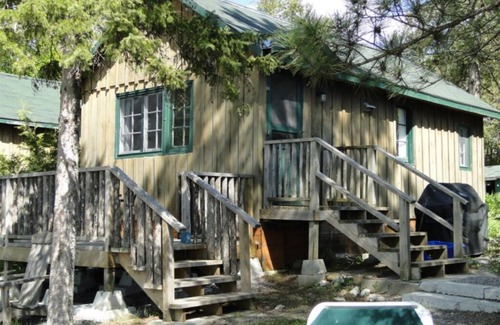 Lakefield Cottage | Relaxing Dog Daze Cottage Retreat at the Lake Edge Cottages!