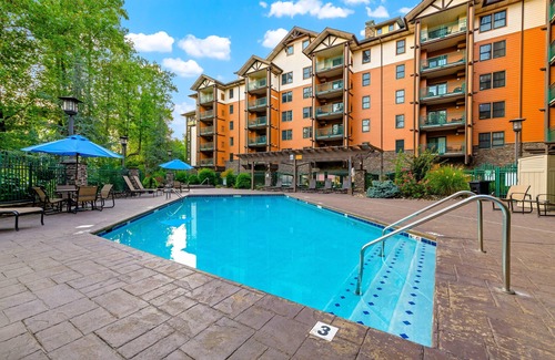 Gatlinburg Condo | Relaxing downtown condo with free attraction tickets, fireplace, & hot tub/pool