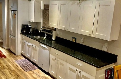 Alta Vista House | Relaxing Downtown SRQChristian Cottage. 2 bedrooms 2 FULL bathrooms.