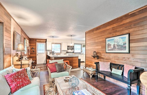 Sybertsville Cottage | Relaxing Eagle Rock Resort Home - 1 Block to Lake!