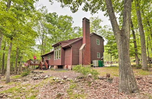 Sybertsville Cottage | Relaxing Eagle Rock Resort Home - 1 Block to Lake!