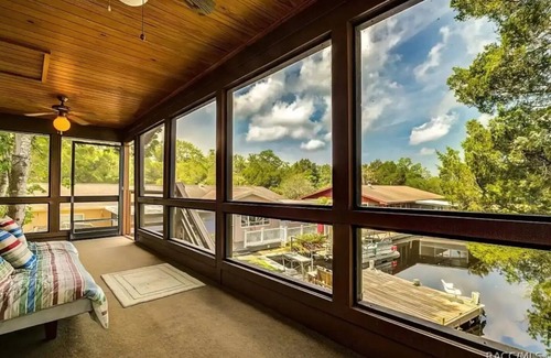 Homosassa House | Relaxing Escape-Charming 2-bedroom house in Homosassa on the water with WiFi