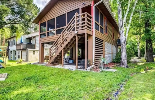 Homosassa House | Relaxing Escape-Charming 2-bedroom house in Homosassa on the water with WiFi