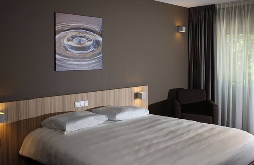 Bergen op Zoom Hotel | Relaxing Escape Near Attractions with Indoor Pool and Parking
