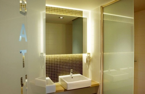 Bergen op Zoom Hotel | Relaxing Escape Near Attractions with Indoor Pool and Parking