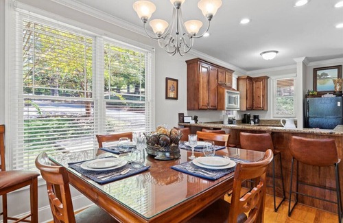 Dadeville House | Relaxing Family Getaway - Dock, Kayaks, Fishing