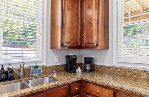 Dadeville House | Relaxing Family Getaway - Dock, Kayaks, Fishing