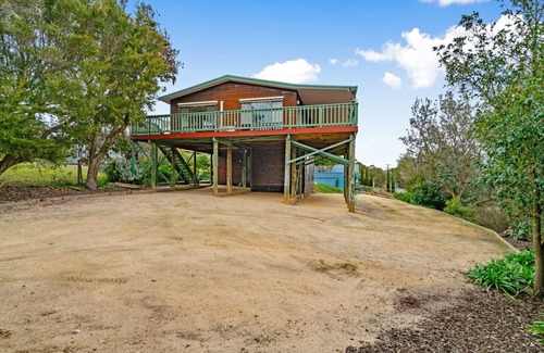 Loch Sport House | Relaxing family home with lake front views. Pets welcome