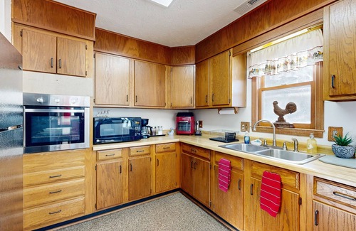 Hendersonville House | Relaxing farm setting, enjoy the porch with the sounds of the live animals