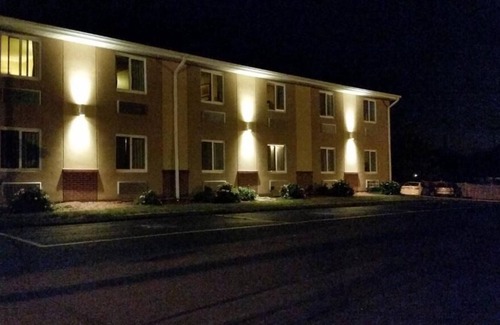 Foxboro House | Relaxing Getaway! 3 Units Near Gillette Stadium, with FREE Breakfast & Parking!