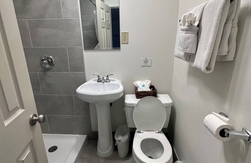 Oak Creek Apartment | Relaxing Getaway in our Rustic at Lodges of Oak Creek!
