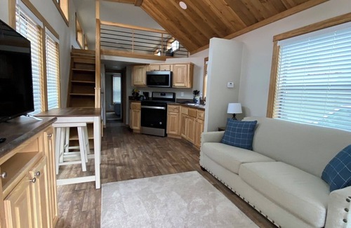 Oak Creek Cottage | Relaxing Getaway in our Modern Cottage at Lodges of Oak Creek!