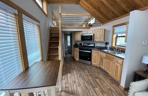 Oak Creek Cottage | Relaxing Getaway in our Modern Cottage at Lodges of Oak Creek!