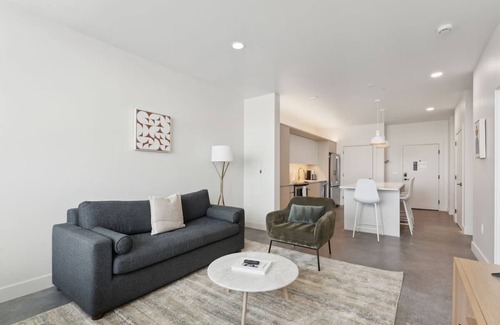 Rio Grande Hotel | Relaxing Getaway in SLC | Kitchen & Hot tub | Close to Local Dining Scene