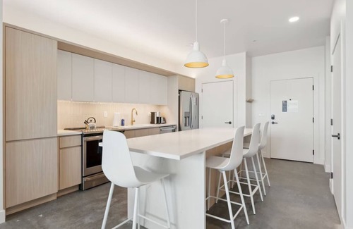 Rio Grande Hotel | Relaxing Getaway in SLC | Kitchen & Hot tub | Close to Local Dining Scene