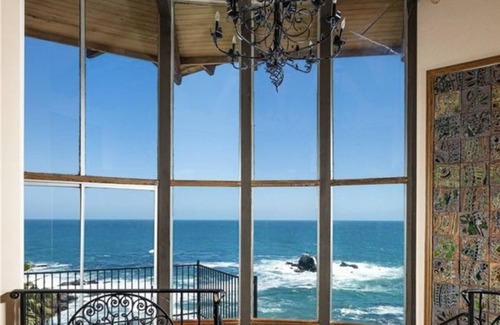 Laguna Beach House | Relaxing getaway with your own private beach just foot steps away.