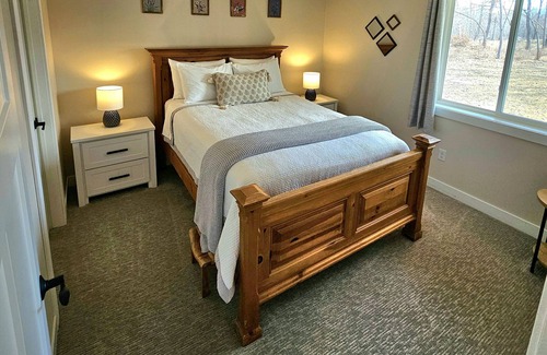 Brainerd House | Relaxing Getaway with Hot Tub! 3-BR, 2-BA, One-Level