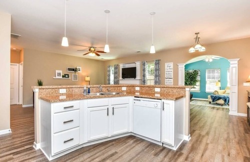 Greer House | Relaxing Greer 6BR/11bed home near dtown & GSP