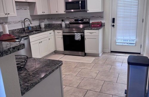 Hampton House | Relaxing Hampton Home Sleeps 8+/-