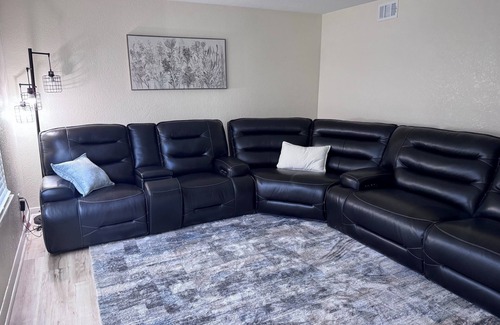Hampton House | Relaxing Hampton Home Sleeps 8+/-
