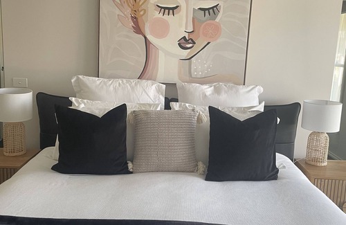 Ballarat North House | Relaxing Haven Ballarat - spacious, warm, free WIFI