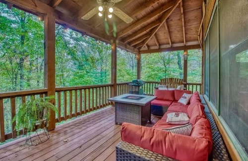 Sautee Nacoochee Cabin | Relaxing Helen, Ga Cabin Min from Helen, Sleeps 12 with Hot Tub & Firepit! n
